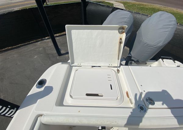 Robalo R260-CENTER-CONSOLE image