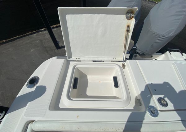 Robalo R260-CENTER-CONSOLE image