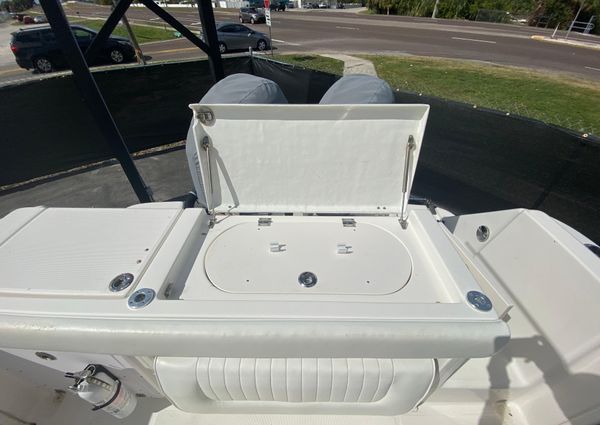 Robalo R260-CENTER-CONSOLE image