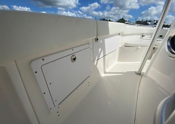 Robalo R260-CENTER-CONSOLE image