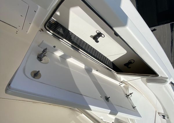 Robalo R260-CENTER-CONSOLE image