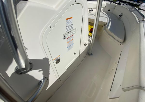 Robalo R260-CENTER-CONSOLE image