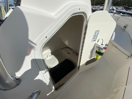 Robalo R260-CENTER-CONSOLE image