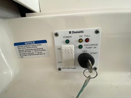 Robalo R260-CENTER-CONSOLE image