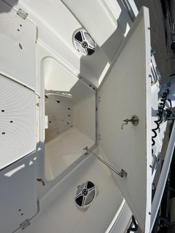 Robalo R260-CENTER-CONSOLE image