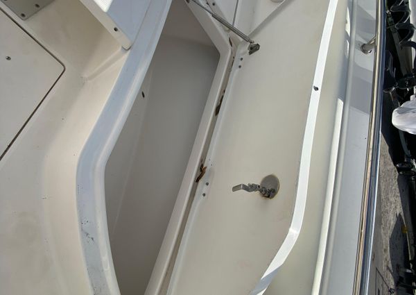 Robalo R260-CENTER-CONSOLE image