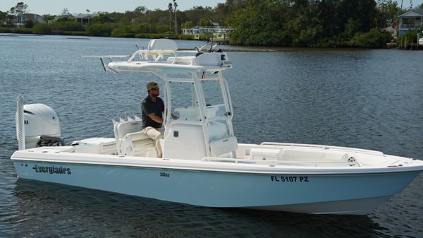Everglades 243 CC