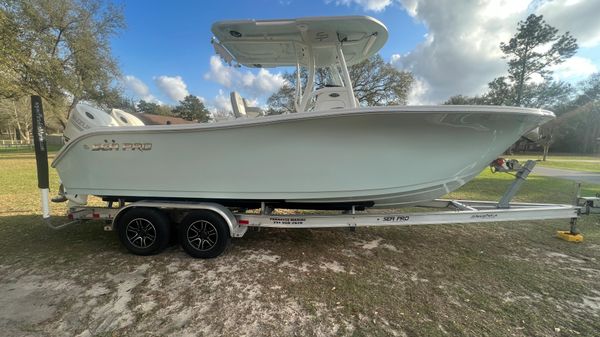 Sea Pro 259 Center Console 
