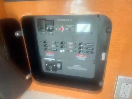 Robalo R305 Walkaround image