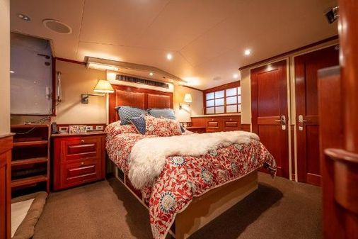 Stephens 85-CUSTOM-ALUMINUM-SKYLOUNGE image