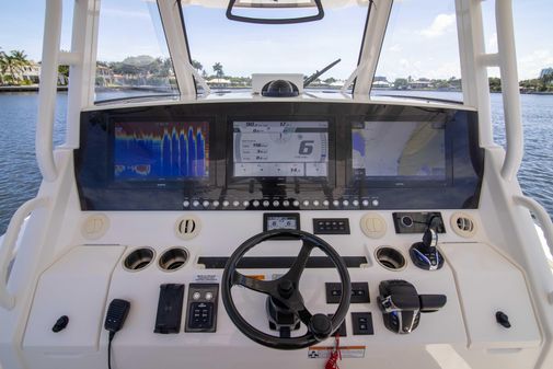 Regulator 41 Center Console image