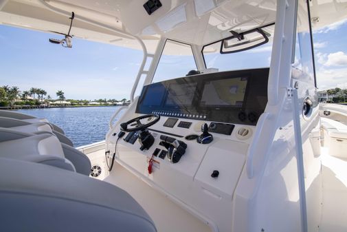 Regulator 41 Center Console image