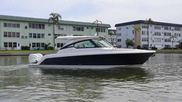 Tiara Yachts 34 LX image