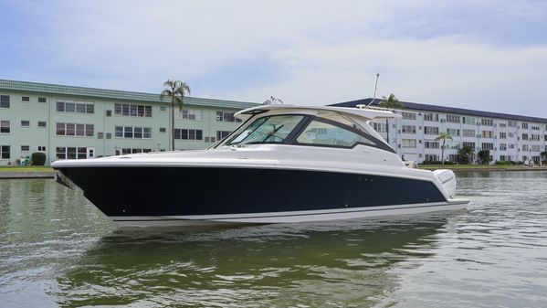 Tiara Yachts 34 LX image