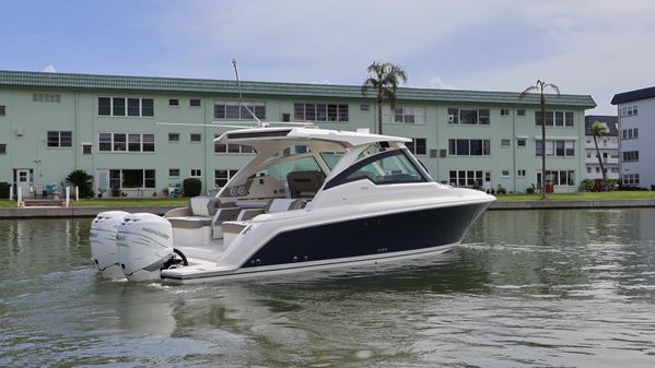 Tiara Yachts 34 LX image