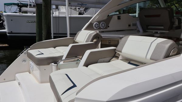 Tiara Yachts 34 LX image