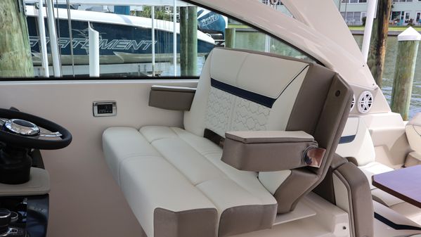 Tiara Yachts 34 LX image