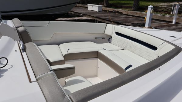 Tiara Yachts 34 LX image