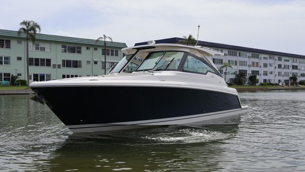 Tiara Yachts 34 LX image