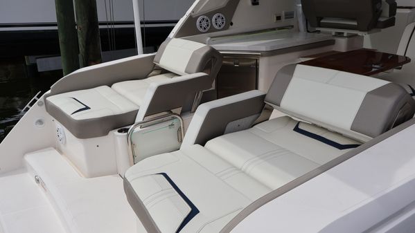 Tiara Yachts 34 LX image