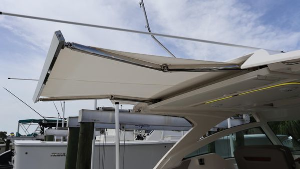 Tiara Yachts 34 LX image