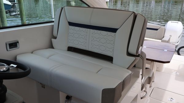 Tiara Yachts 34 LX image