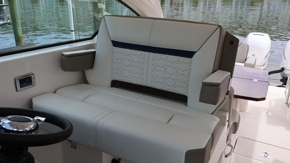 Tiara Yachts 34 LX image