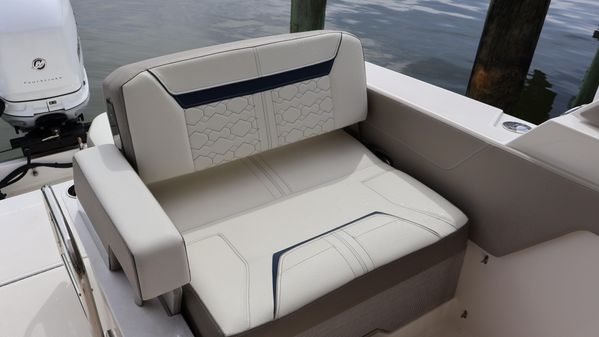 Tiara Yachts 34 LX image