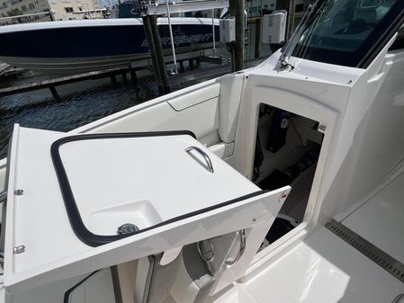 Tiara Yachts 34 LX image