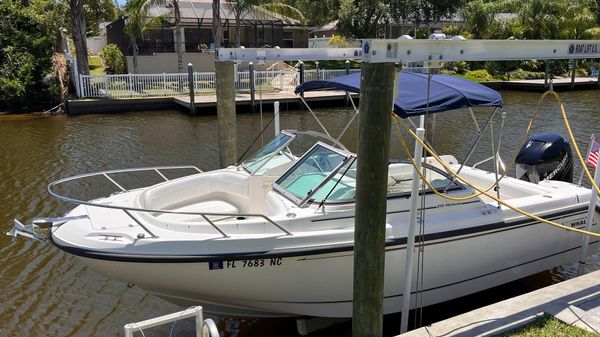 Boston Whaler 210 Ventura 