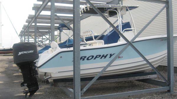 Trophy 2203 Center Console
