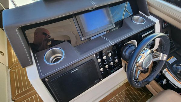 Sea Ray 350 SLX 