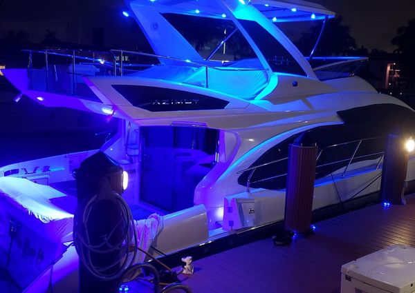 Azimut 54 Fly image