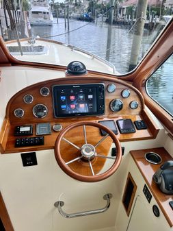 Hinckley Talaria 34 image