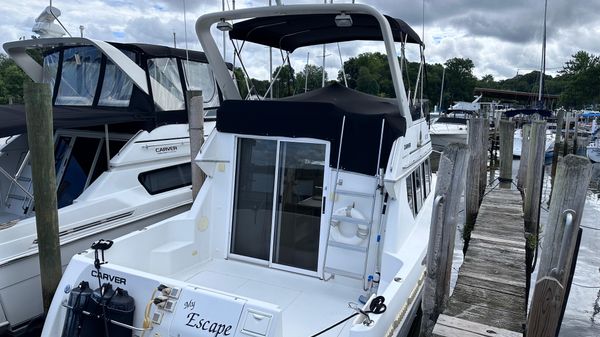 Carver 320 Voyager