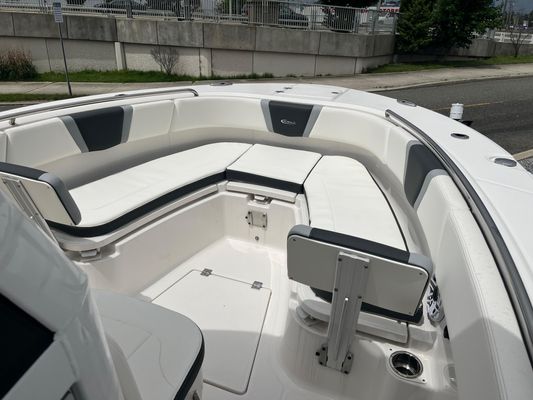 Robalo R270 - main image