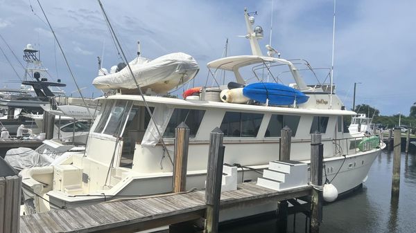 Hatteras Cockpit Motoryacht