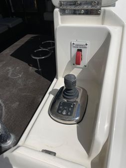 Sea Ray L650 Fly image