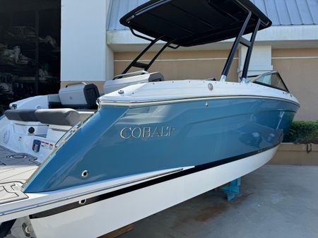 Cobalt R8 Outboard image