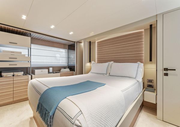 Ferretti Yachts 670 image