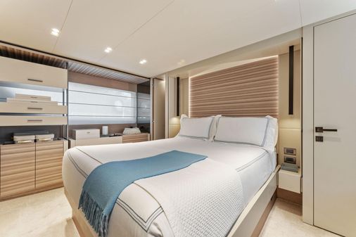 Ferretti Yachts 670 image