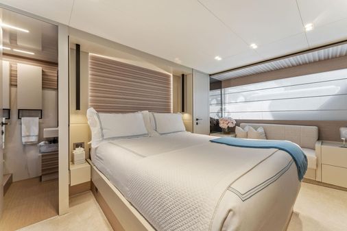 Ferretti Yachts 670 image