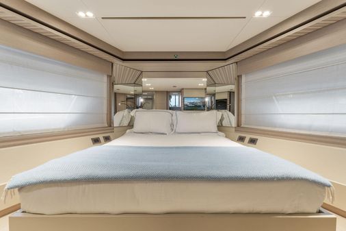 Ferretti Yachts 670 image