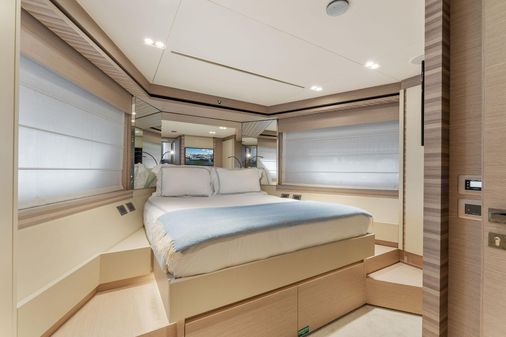 Ferretti Yachts 670 image