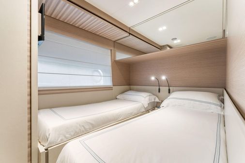 Ferretti Yachts 670 image