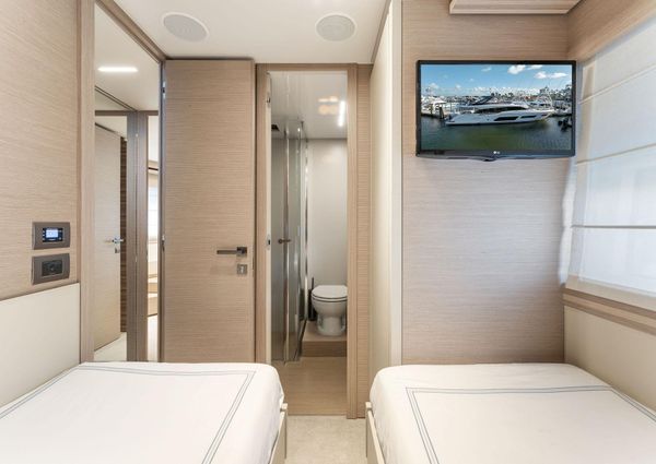 Ferretti Yachts 670 image