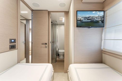 Ferretti Yachts 670 image