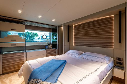 Ferretti Yachts 670 image