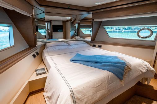 Ferretti Yachts 670 image