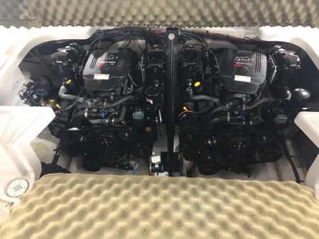 Crownline 316 LS image
